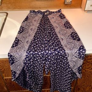 Never worn flowy boho / tapestry pants. Slit down both legs. Very light! BOHO